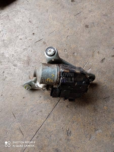 Levi i desni motor brisaca