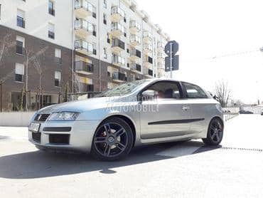 Auto sa slike u delovima za Fiat Stilo za 2005. god.