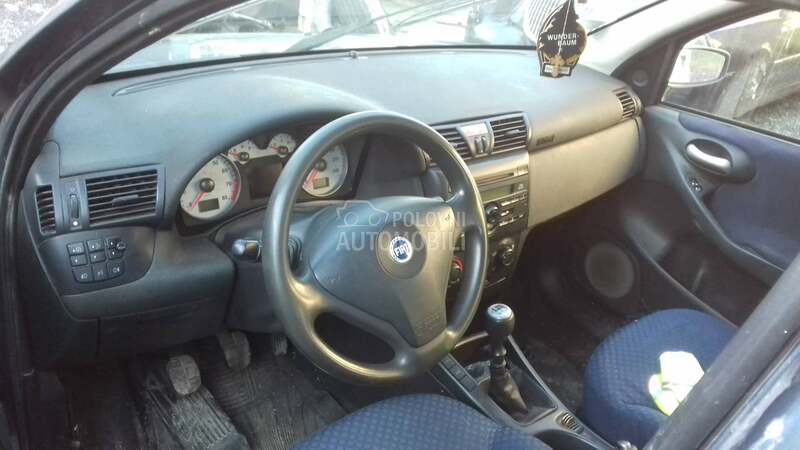 Fiat Stilo -  kompletan auto u delovima