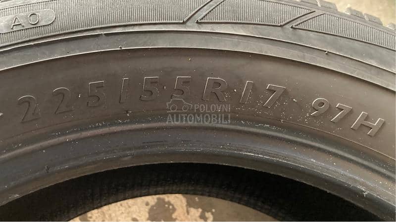 Dunlop 225/55 R17 Zimska