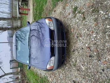 Ford Fiesta 1.25 B 2001. god. -  kompletan auto u delovima