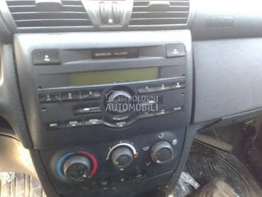 Fabrički radio kasetofon za Fiat Stilo