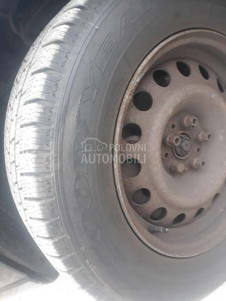 Goodyear 215/65 R15 Zimska