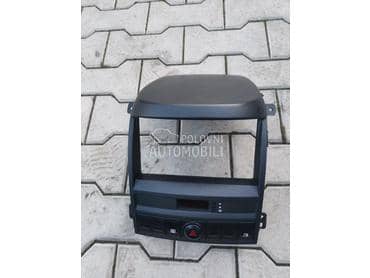 centralna konzola za Kia Sorento od 2002. do 2009. god.