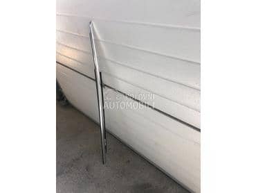 Lajsna spoljna kod prozora za Audi A4, A5 od 2007. do 2016. god.