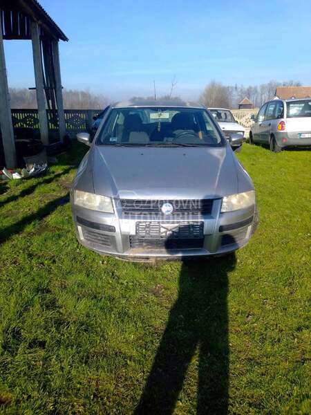 Fiat Stilo -  kompletan auto u delovima