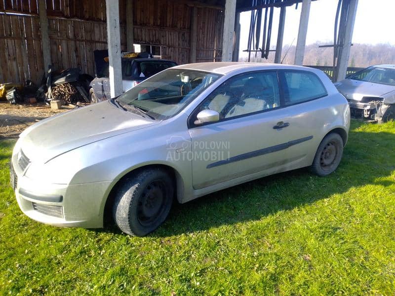 Fiat Stilo -  kompletan auto u delovima