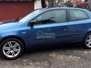 Fiat Stilo -  kompletan auto u delovima