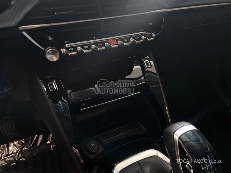 Peugeot 208 Allure 1.2E 100