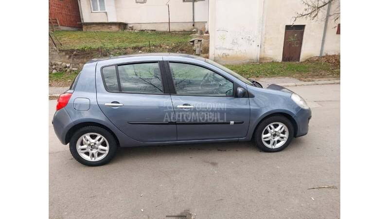 Renault Clio 12i. CH. T OOOP