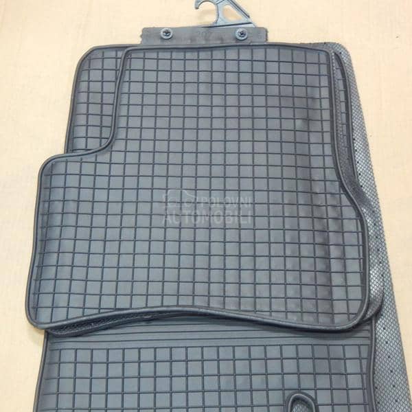 Tipske patosnice sa logom