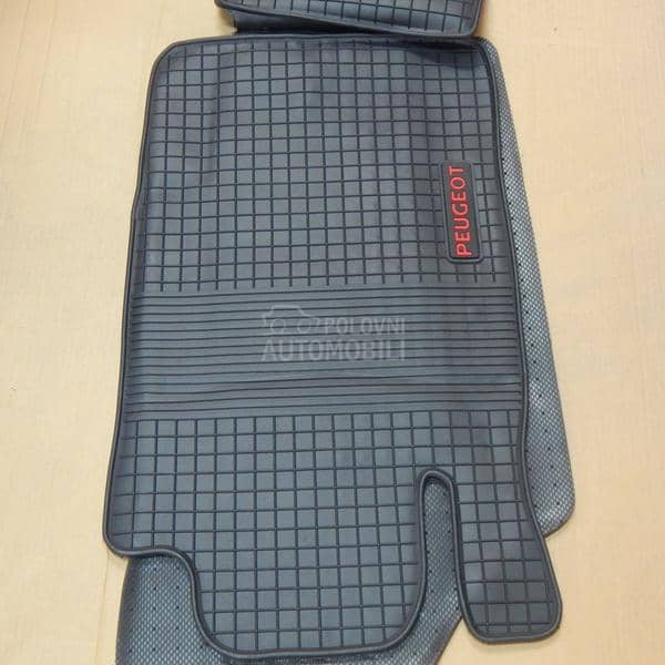 Tipske patosnice sa logom