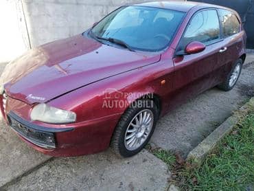 Alfa Romeo 147 -  kompletan auto u delovima