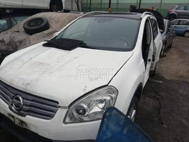Nissan Qashqai 2.0i -  kompletan auto u delovima