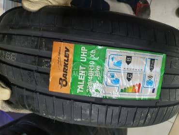 Ostalo 225/40 R19 Letnja