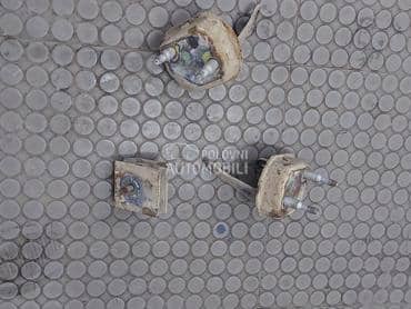 nosaci zadnjeg trapa za Peugeot 306