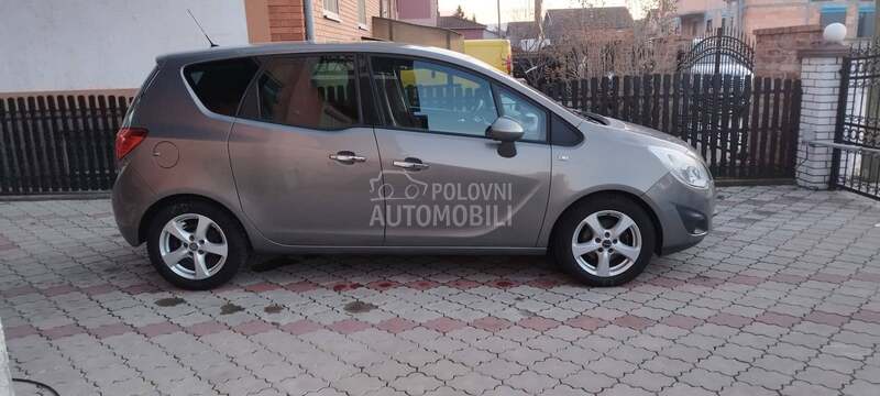 Opel Meriva 1.4 benc COSMO