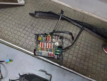kuciste osiguraca za Peugeot 206