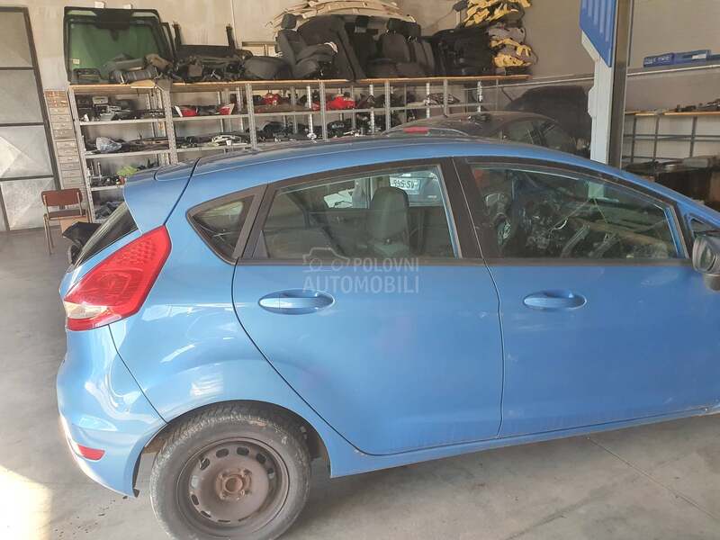 Ford Fiesta 2010. god. -  kompletan auto u delovima