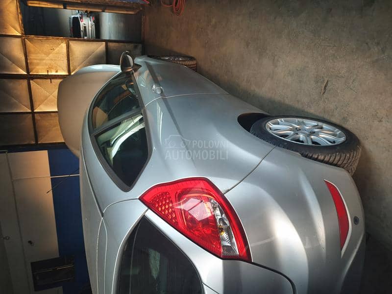 Ford Fiesta 2010. god. -  kompletan auto u delovima