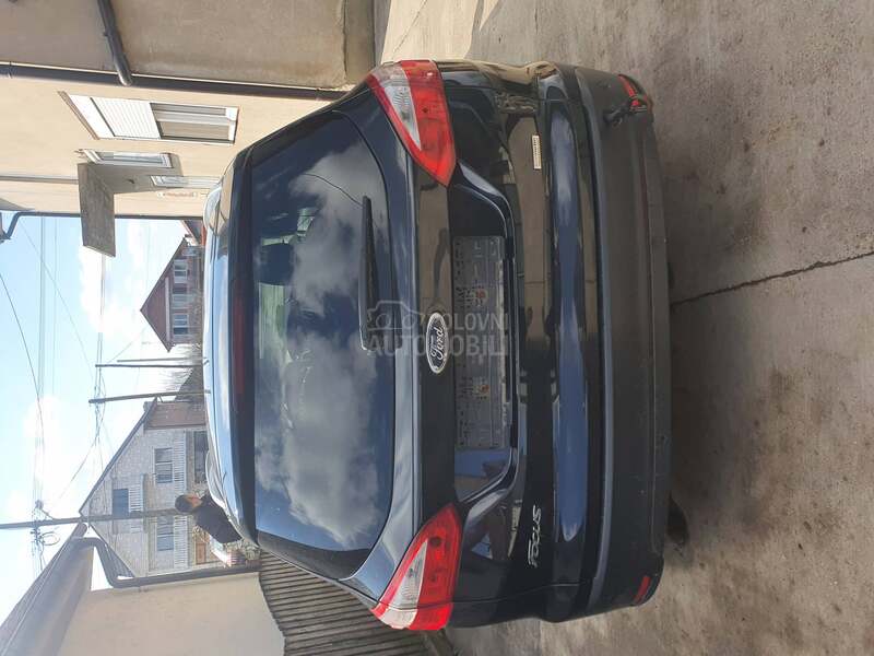 Ford Focus 2012. god. -  kompletan auto u delovima