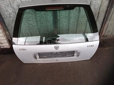 zadnja hauba za Lancia Lybra od 2001. do 2004. god.