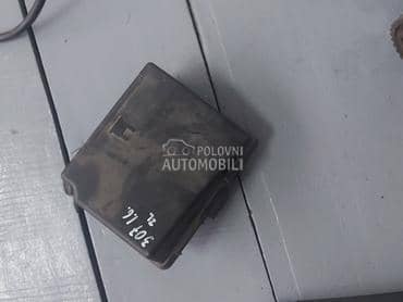 poklopac osiguraca za Peugeot 307