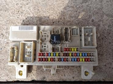 kutija osigurača 1.6tdci za Ford C-Max od 2003. do 2006. god.