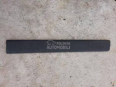 prednja desna lajsna za Renault Twingo od 2014. do 2020. god.