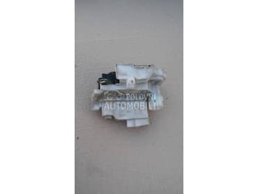 Centralne brave za Alfa Romeo 159