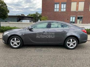 Opel Insignia 2.0d 2011. god. -  kompletan auto u delovima