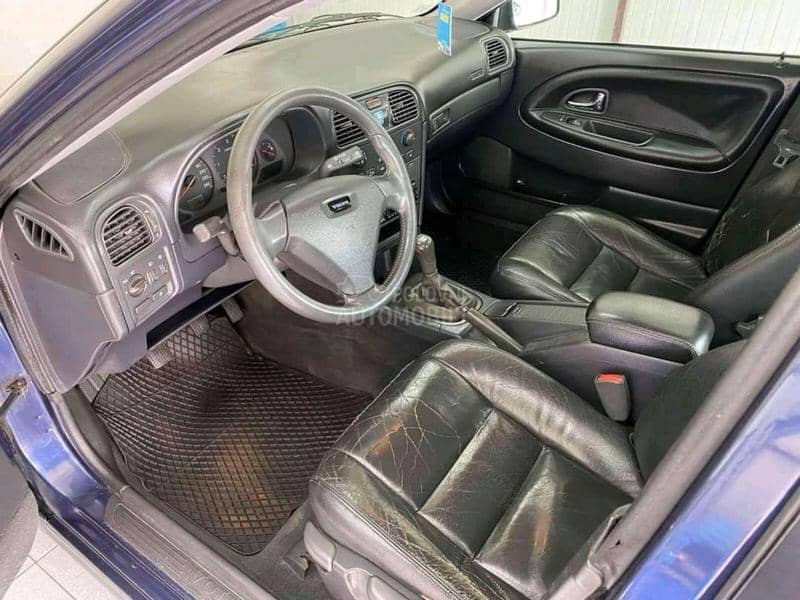 Volvo V40 1.9 -  kompletan auto u delovima