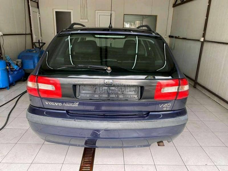 Volvo V40 1.9 -  kompletan auto u delovima