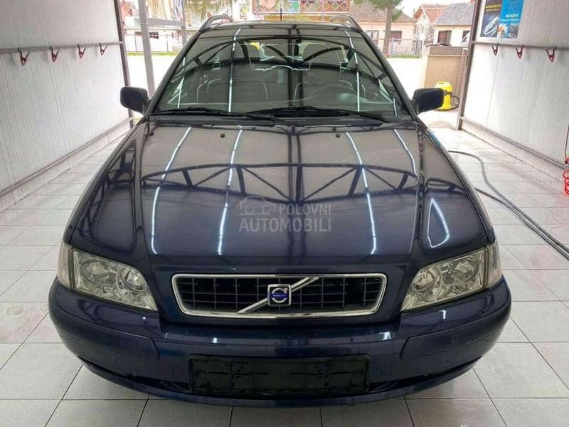 Volvo V40 1.9 -  kompletan auto u delovima
