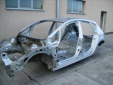 Polustranica, stub za Opel Astra J od 2010. do 2021. god.