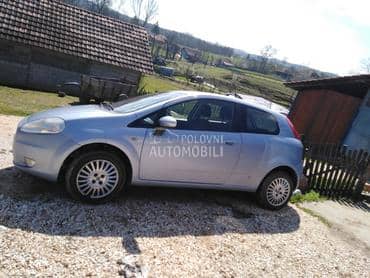 Branik za Fiat Grande Punto od 2004. do 2010. god.
