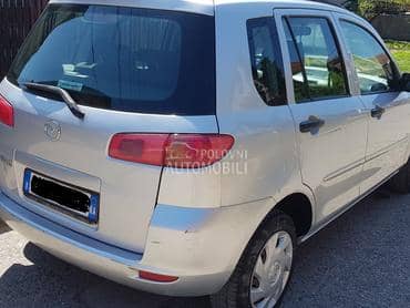 Mazda 2 -  kompletan auto u delovima