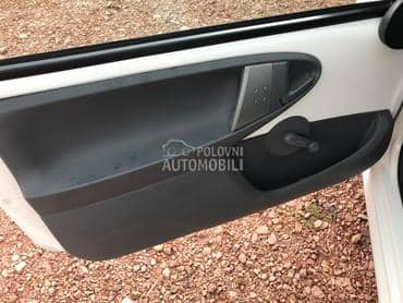 tapacir vrata za Peugeot 107 od 2005. do 2012. god.