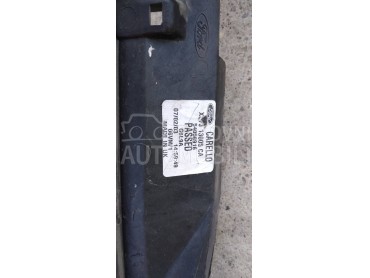 Desni far za Ford Mondeo od 1992. do 1996. god.