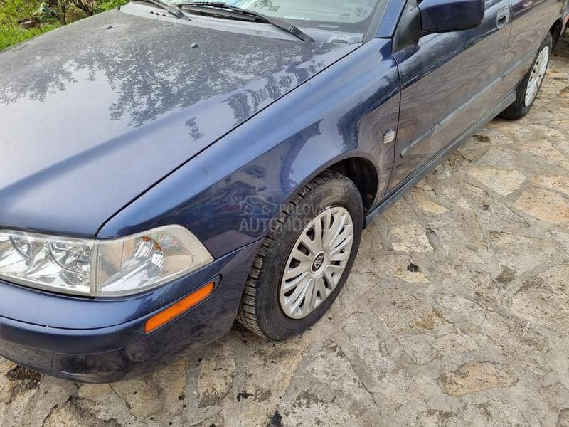 Volvo V40 -  kompletan auto u delovima