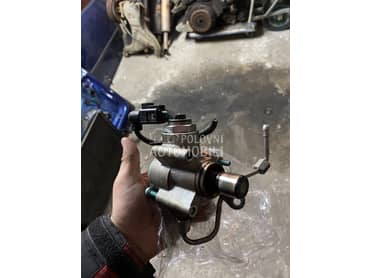 Pumpa goriva 3 srafa 1.6 fsi za Volkswagen Golf 5