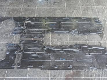 Plastike poda za Audi A8