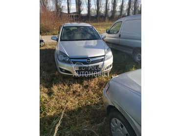 Prednji branik za Opel Astra H od 2004. do 2010. god.