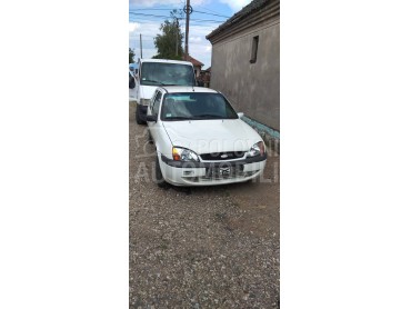 Ford Fiesta 2001. god. -  kompletan auto u delovima