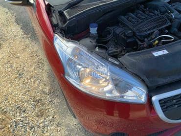 Desni far za Peugeot 208 od 2012. do 2016. god.