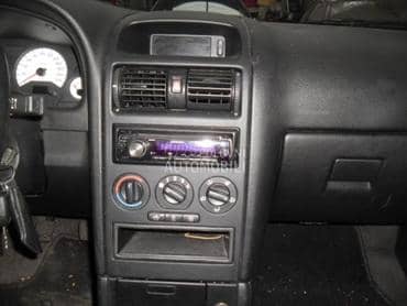 Centralna konzola za Opel Zafira od 1999. do 2005. god.