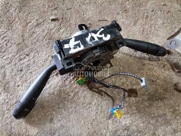 Peugeot 307 2.0hdi 2003. god. -  kompletan auto u delovima