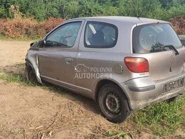 Toyota Yaris 1.0 2004. god. -  kompletan auto u delovima