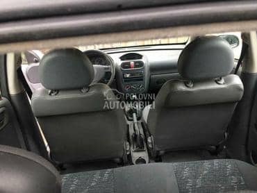 Centralna  konzola za Opel Corsa C od 2000. do 2006. god.