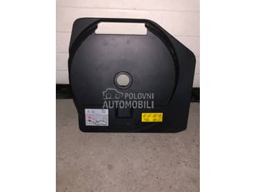 Poklopac akumulatora u gepeku za Audi A6, A6 Allroad od 2004. do 2011. god.